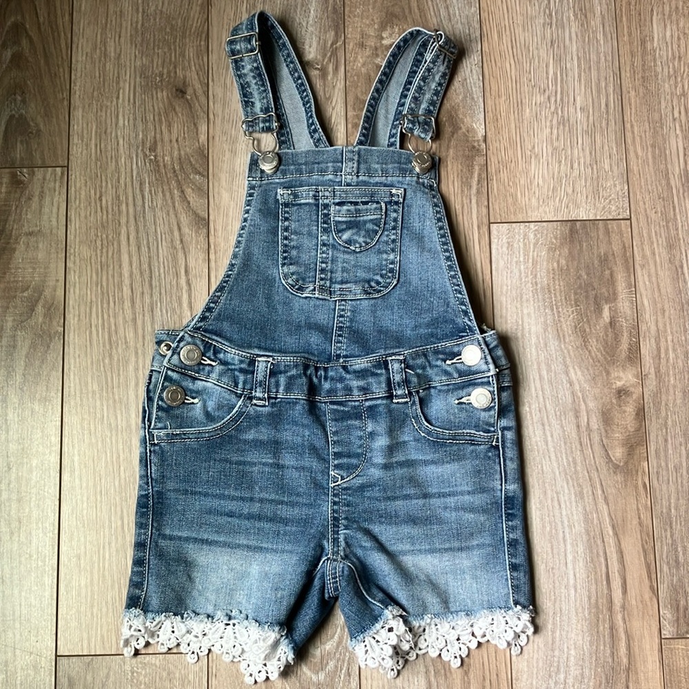 Girls overalls 💙